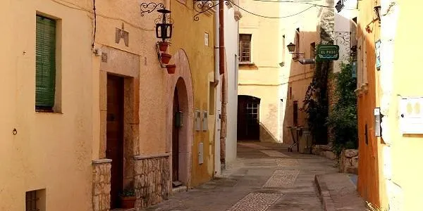 Turisme i Comerç d’Altafulla agraeixen la col·laboració d’una desena d’establiments en les visites guiades a la Vila Closa