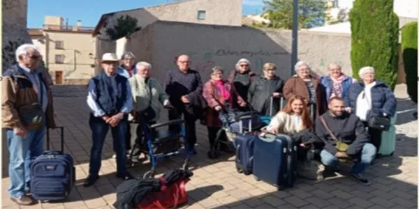 Un grup d’usuaris del taller de memòria de Creixell es desplaça a Tossa de Mar en les primeres colònies del col·lectiu