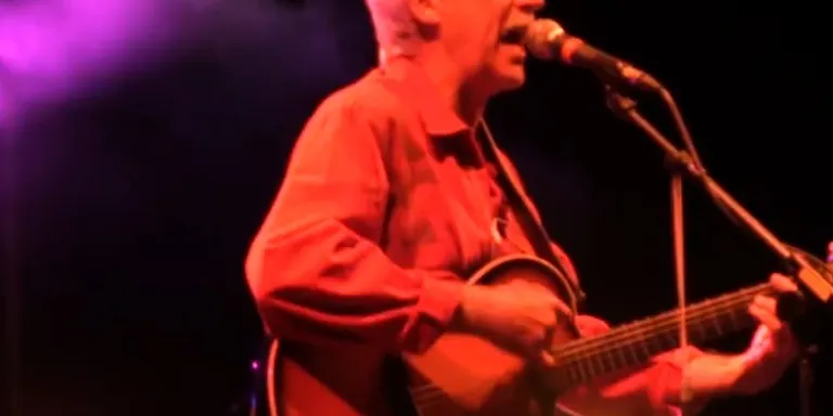 VÍDEO: Kiko Veneno barreja flamenc, rumba i pop a la nit golfa