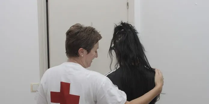 Les dones representen el 64% de les persones ateses en projectes d'extrema vulnerabilitat de la Creu Roja a la província de Barcelona