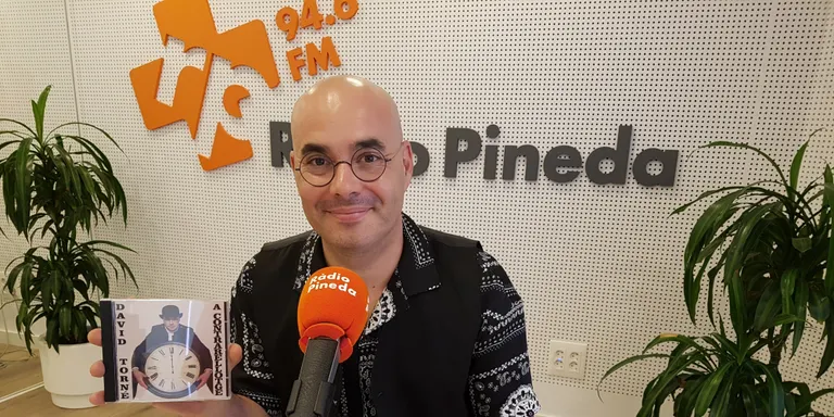 El cantautor pinedenc David Torné presenta 'A contracorrent'
