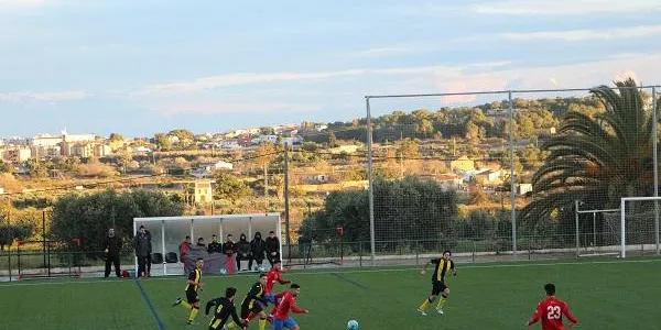 El Montblanc jugarà la promoció d’ascens i el Salauris dependrà dels descensos compensats per seguir a Tercera