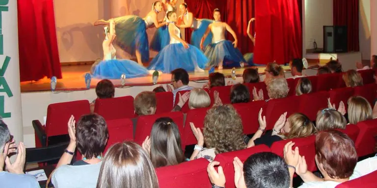 Música i dansa solidària a la Seu per donar la benvinguda a l'estiu
