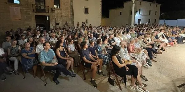 L’Halir Ensamble de Praga omple la plaça de l’Església en el tercer concert del FIM d’Altafulla