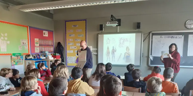 Els alumnes de 5è de primària de Cambrils estudien història local amb el taller ‘El quadern de l’avi’