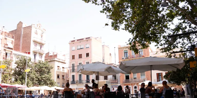 La FAVB aconsegueix 15.000 signatures per portar al ple l'ordenança de terrasses