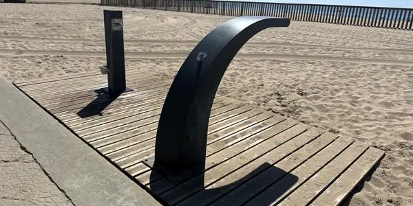 Torredembarra ha engegat aquest diumenge la temporada de platges tot i que el servei de socorrisme no començarà fins el 23 de juny