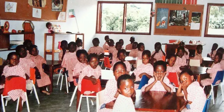 Una fira bènefica recapta més de 7.000 euros per a una escola de Guinea Equatorial