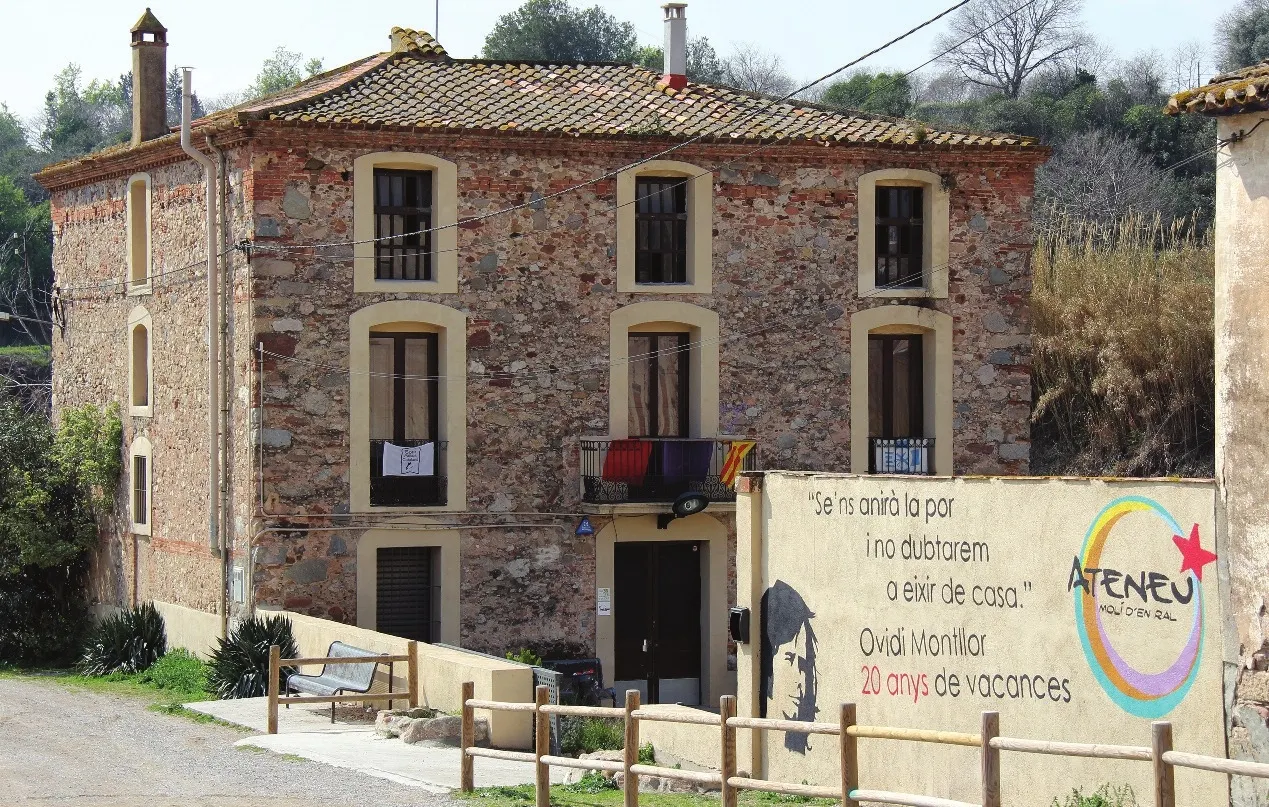 L’Agrupament Escolta El Pasqualet recull diners per financiar un estudi sobre l’estat de l’edifici del Molí d’en Ral per poder-s’hi instal·lar