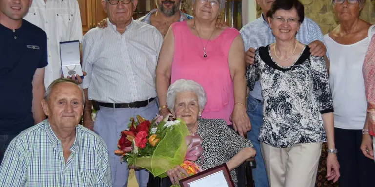 El Consell Comarcal de L'Urgell homenatja una àvia de Castellserà per complir 100 anys