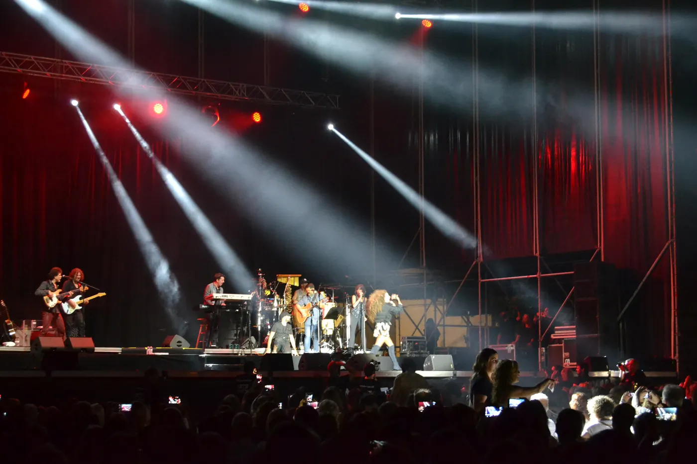 Concert vibrant de Rosario davant 1800 persones en l'inici d'Arts d'Estiu