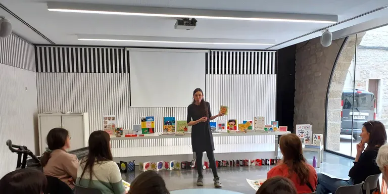 La biblioteca reprèn el programa de foment de la lectura per a la primera infància