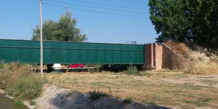L'Ajuntament reitera la petició de retirada d'un pal elèctric proper a la llera del Riu Sió