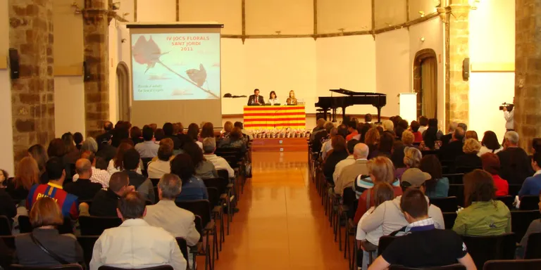 Lliurats els premis dels Jocs Florals de l'Escola d'Adults