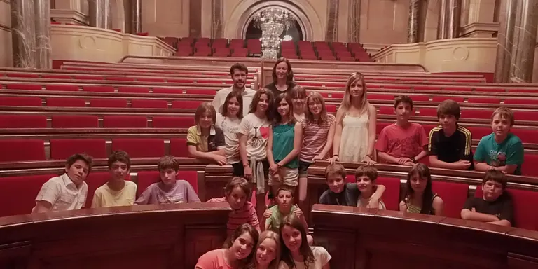 Alumnes de sisè de l'Escola Mn. Albert Vives visiten el Parlament