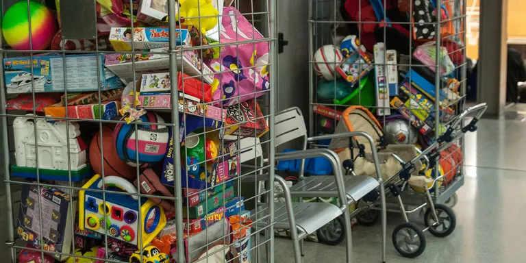La campanya 'Jo també vull jugar' recull 150 joguines