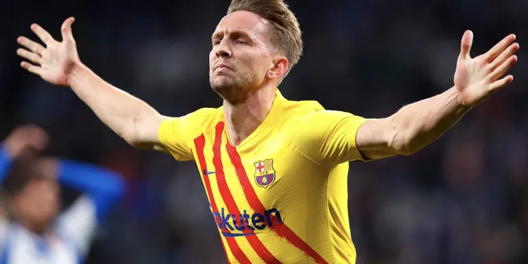 Luuk De Jong salva un empat al derbi