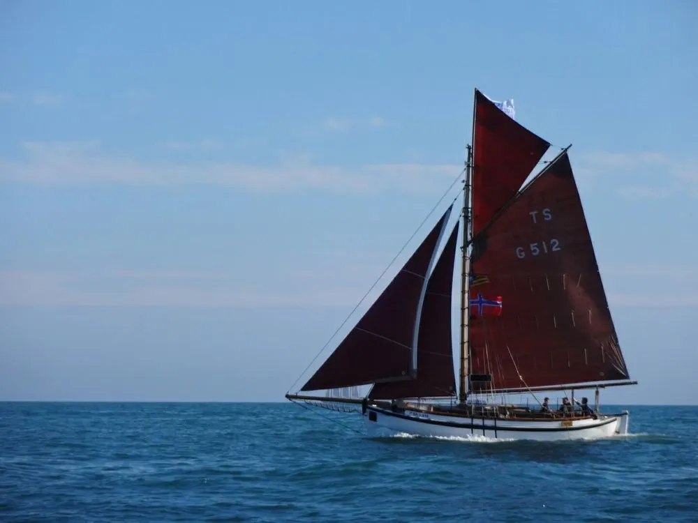 El Raptus i un estol de quatre vaixells històrics naveguen avui per l'Alt Maresme