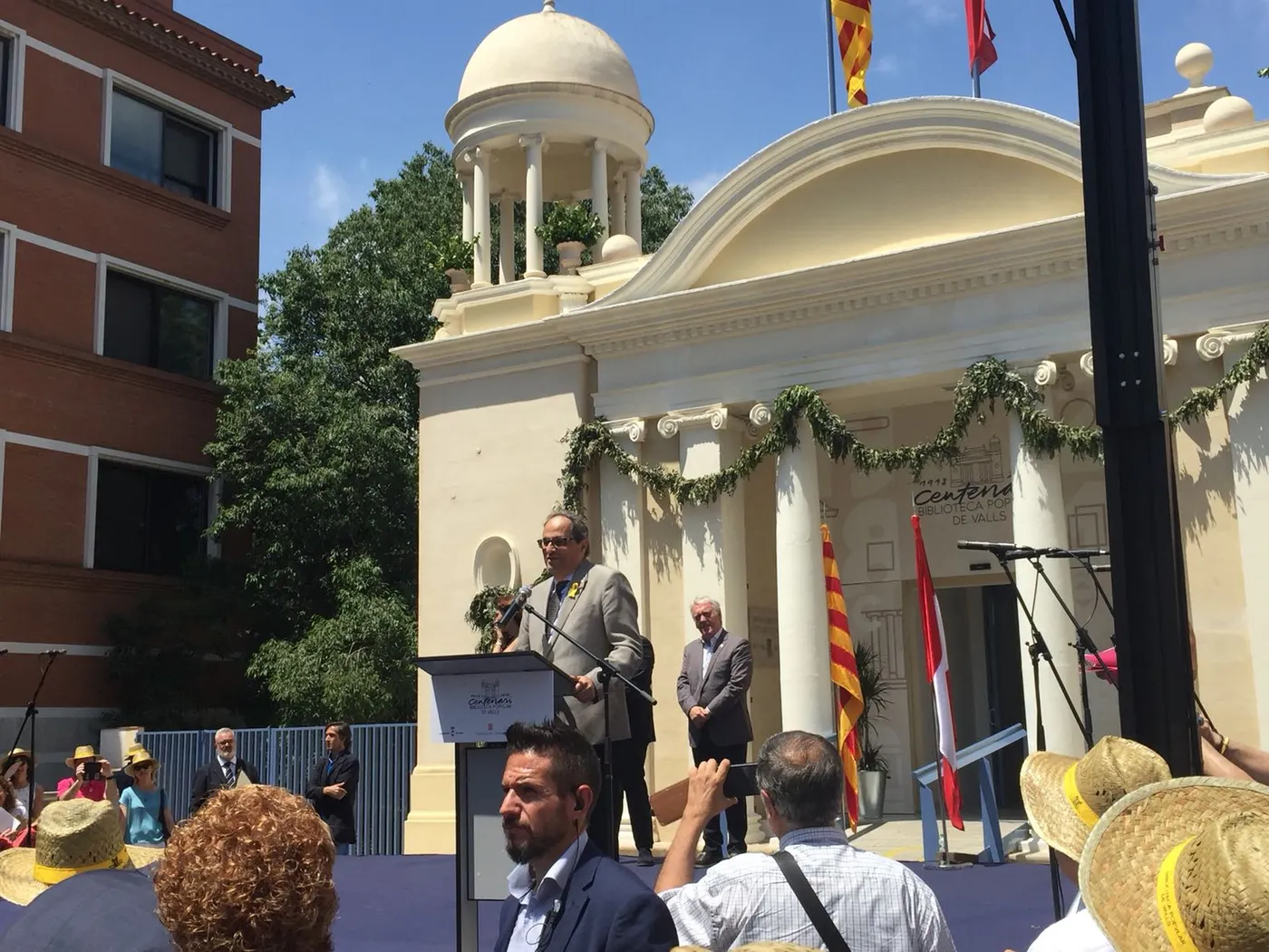Quim Torra visita Valls pel centenari de la Biblioteca