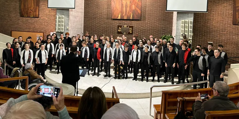 La Coral Verge del Camí interpreta el seu repertori ‘55Encants’ al País Basc durant el pont de la Puríssima