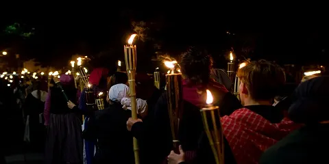 LAS ANTORCHERAS DESTACAN LA PARTICIPACIÓN DE UNAS MIL PERSONAS EN EL ACTO DE SAN PEDRO