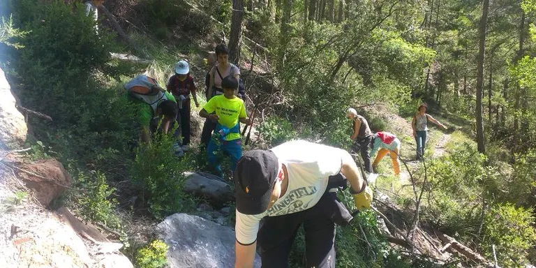 Veïns de les Valls d'Aguilar recuperen el camí vell de Noves de Segre a Els Castells