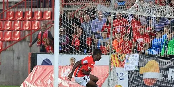 El Nàstic s’imposa al Huesca per 2 a 0 al Nou Estadi