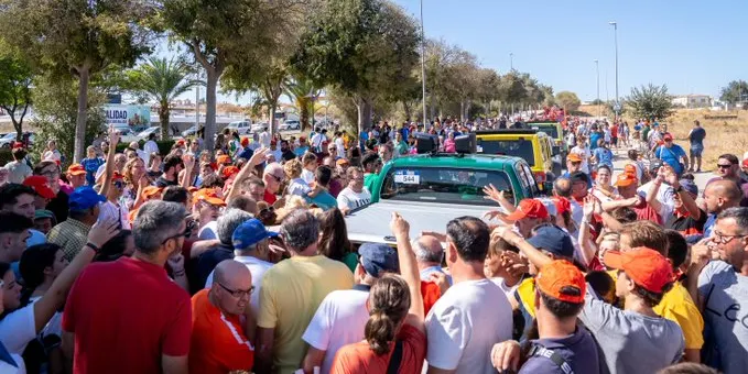 La caravana publicitària de La Vuelta s'atura a la Seu d'Urgell