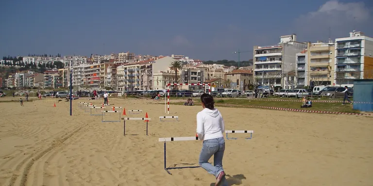 Arriba la 13ena edició d' 'Atletisme a la Platja' per infants i famílies