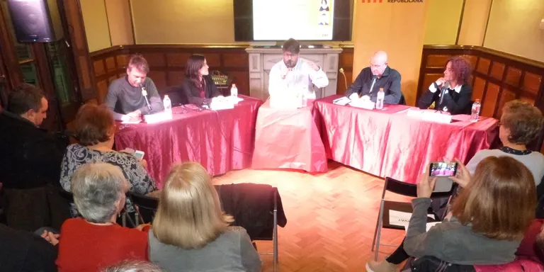 Professionals del sector i ciutadans debaten sobre els mitjans de comunicació locals