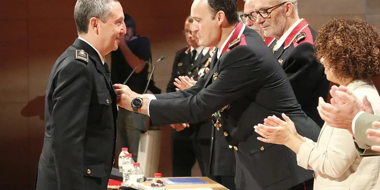El cap de la Policia Local de Blanes guardonat amb la Medalla de Bronze amb distintiu blau dels Mossos d’Esquadra