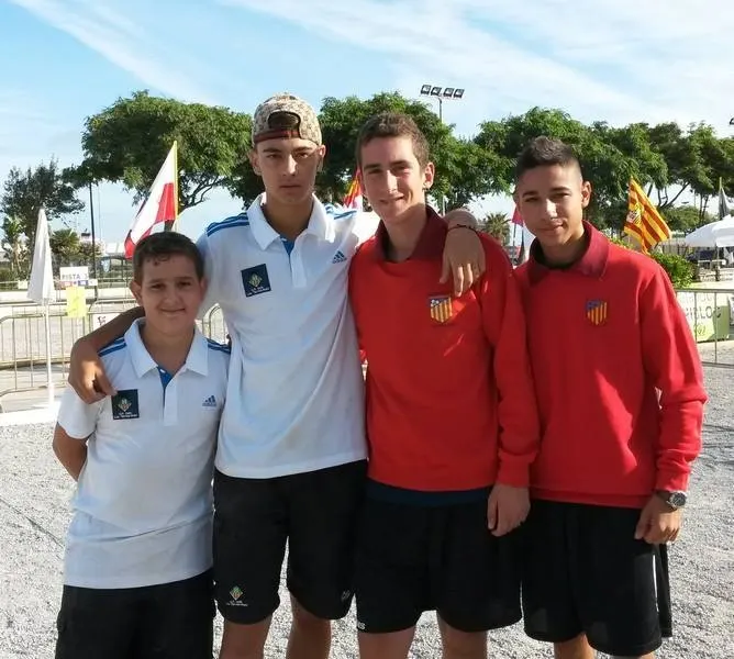 Els dos equips finalistes de l'Estatal juvenil de petanca / Foto: UPLTR