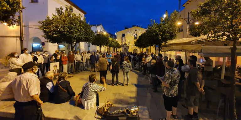 Partits i entitats independentistes fan un acte a Pineda de suport a Carles Puigdemont després de la seva detenció a l'Alguer