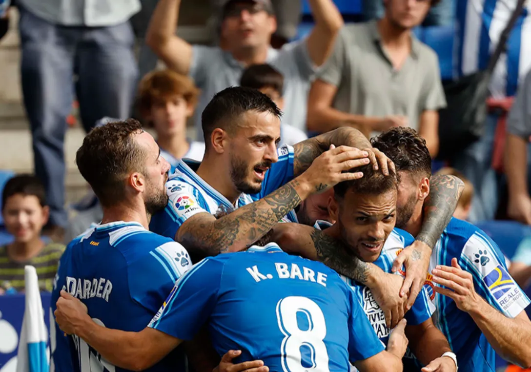 L’Espanyol rasca un empat davant l’Elx (2-2)