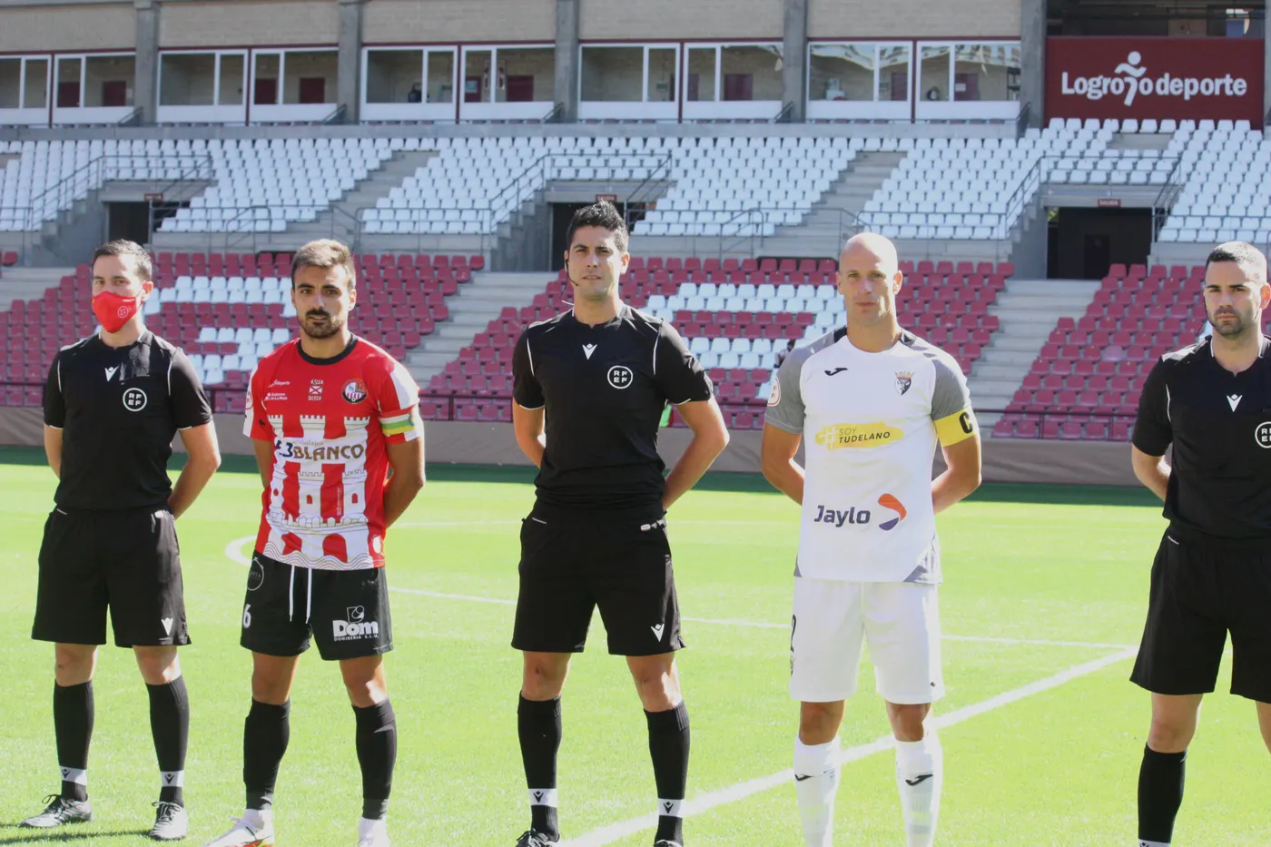 Dos àrbitres catalans debuten a la Primera RFEF