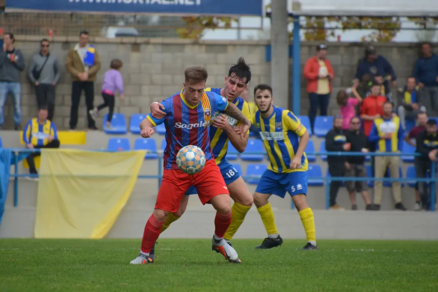 El CF Caldes rep el Vic amb l’objectiu de mantenir la segona plaça