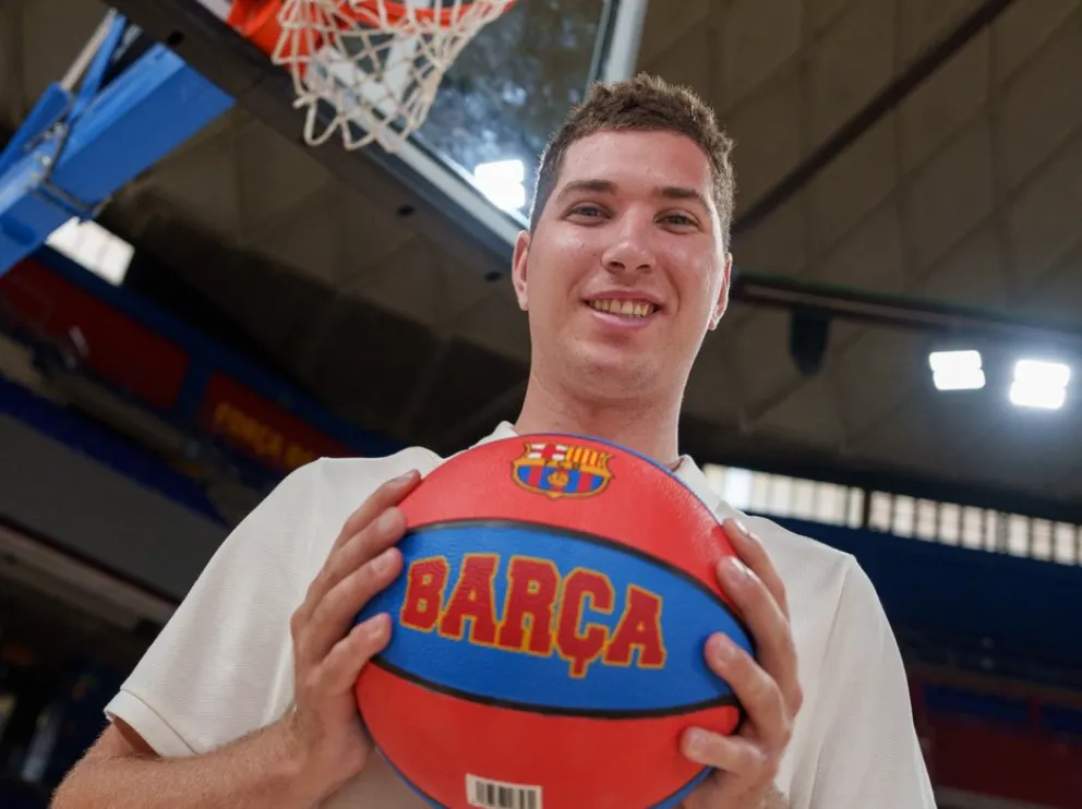 Joel Parra firma amb el FC Barcelona