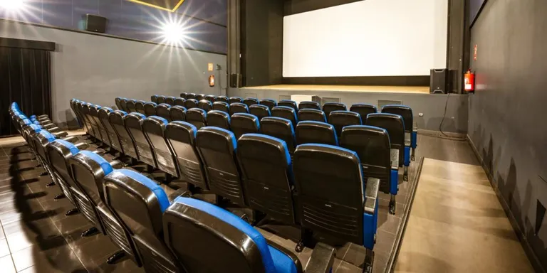 El Cinema Casino de Begur projecta aquest cap de setmana el film independent català Dies d’estiu i de pluja