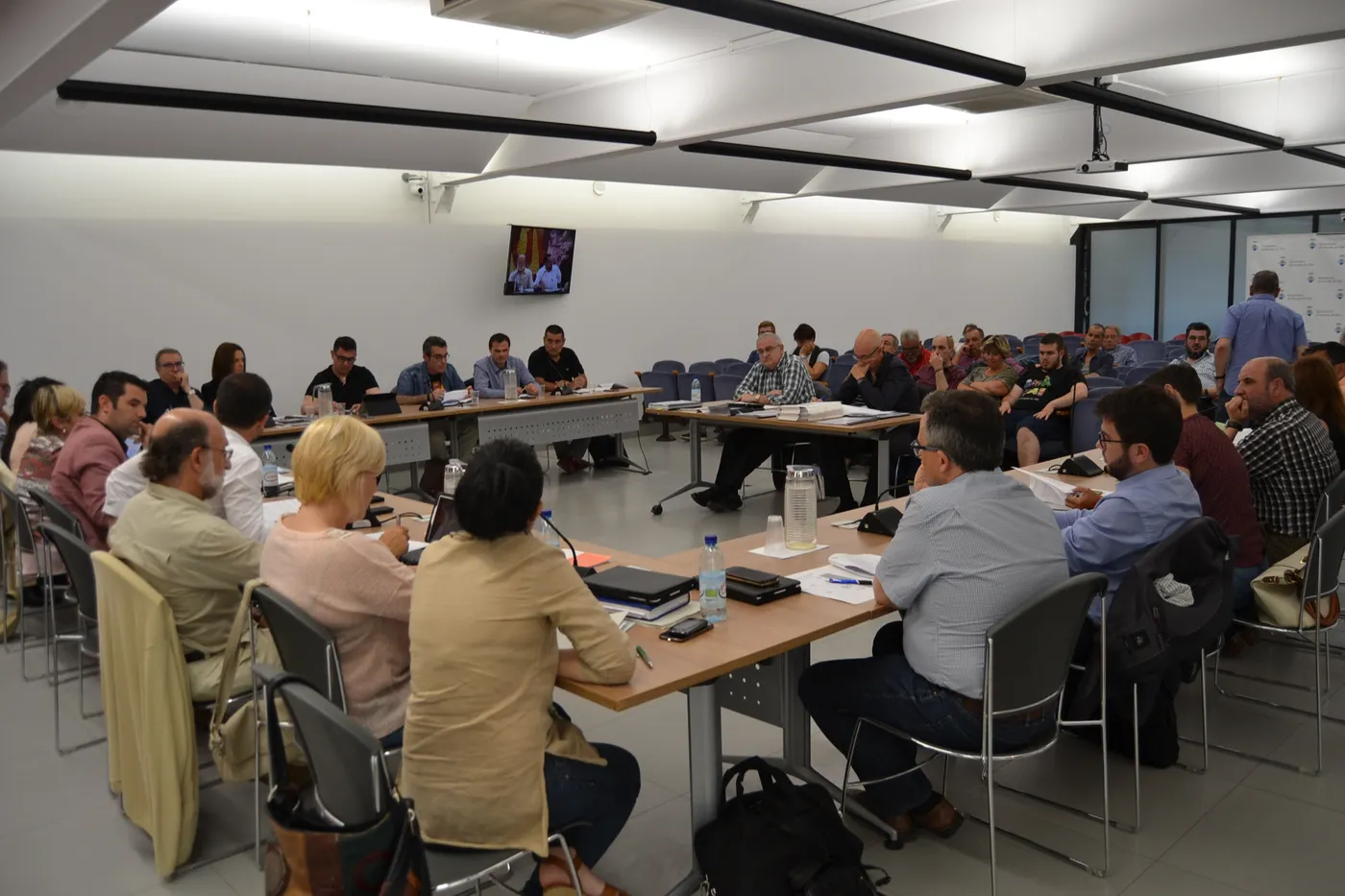 S'aprova la constitució de la societat mercantil Via a Punt SL, que gestionarà la mobilitat i assumirà la zona blava