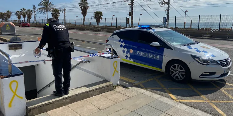Es prohibeix l’accés al passeig Marítim i a la platja de la població i es procedeix al tancament del mercat de diumenge del Mercat de La Flor