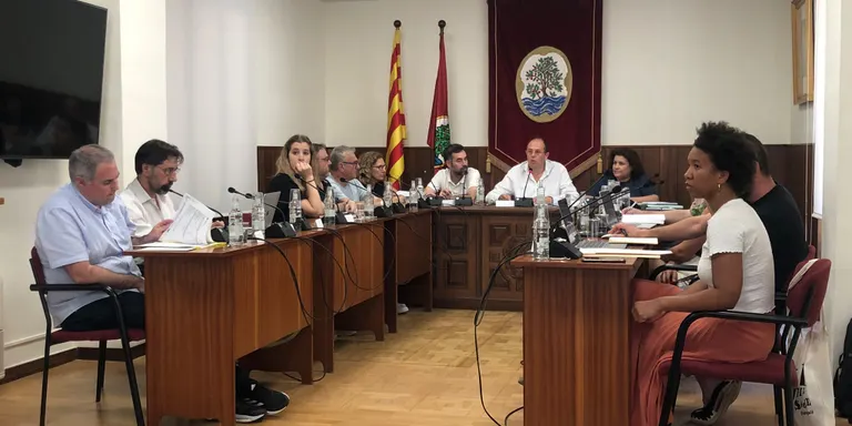 El primer ple del mandat aprova el cartipàs i les retribucions dels càrrecs electes