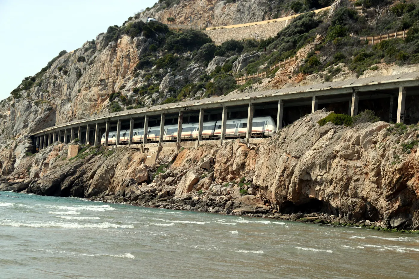 Entren en vigor les afectacions de Rodalies per les obres del túnel del Garraf