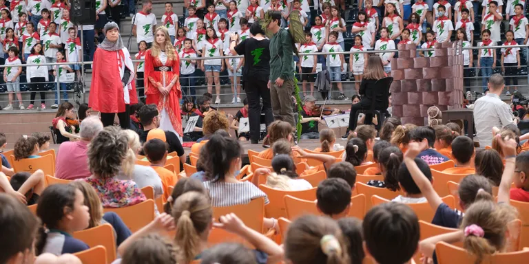 L’alumnat de 3r de vuit escoles de Cambrils interpreta la cantata “La llegenda de la Princesa i Sant Jordi”