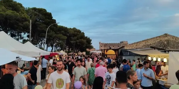 La XXV Fira d’Artesans d’Altafulla torna a omplir de visitants la zona de les Eres