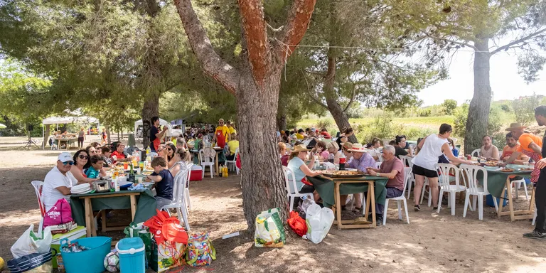Més de 200 persones i una vintena de colles participen del III Concurs de Paelles a Constantí