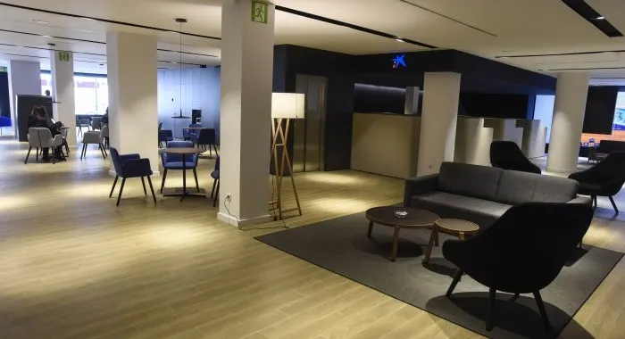 Caixabank integrarÃ  les dues oficines arenyenques creant el model d'Oficina Store a la sucursal de