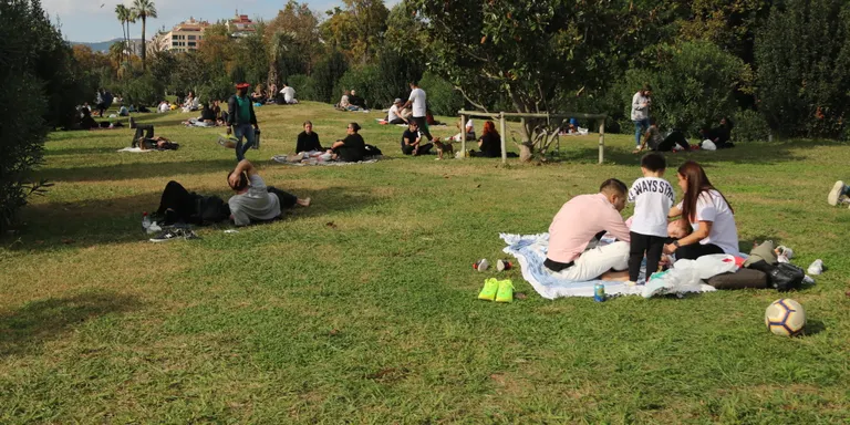Barcelona deixarà de regar la gespa dels parcs i jardins per l'estat d'excepcionalitat per sequera