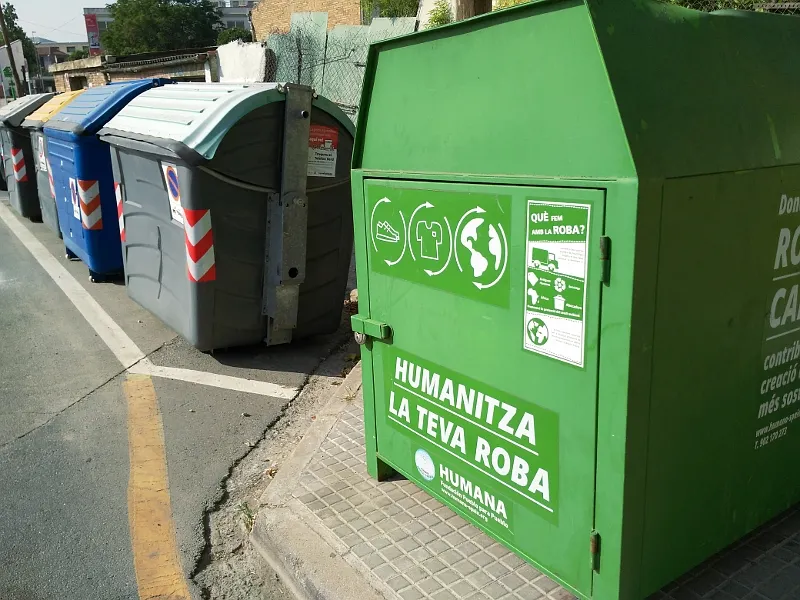 Un dels contenidors d'Humana a Rubí