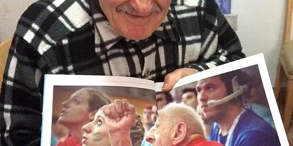 El protagonista de la fotografia guanyadora de Gemma Soldevila en la Nit de Castells, Joaquim Sans, molt satisfet amb la imatge