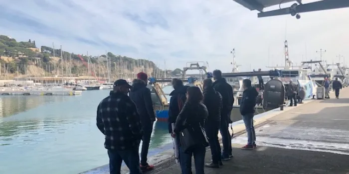 Pescadors francesos visiten el Port per conèixer el pla de cogestió del sonso